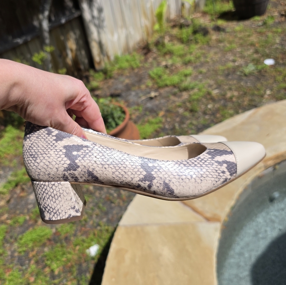 Nwot Cole Haan The Go-To Block Heel Pump Cement Python Print 9B - Picture 13 of 13
